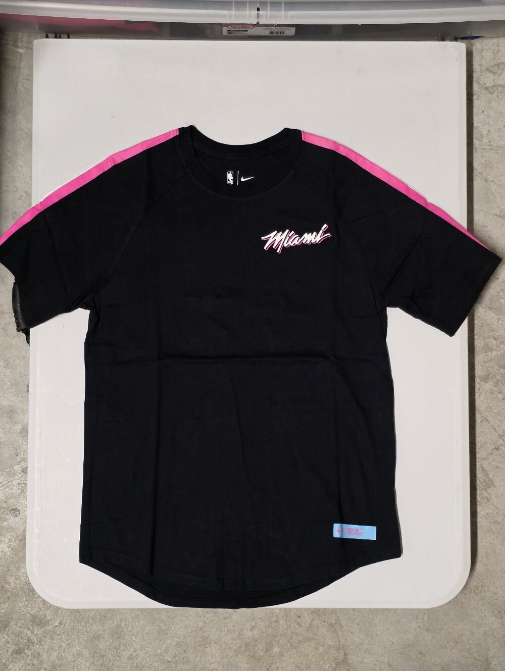Nike Miami Heat NBA The Nike Tee Short Sleeve T-Shirt Black Pink Size M